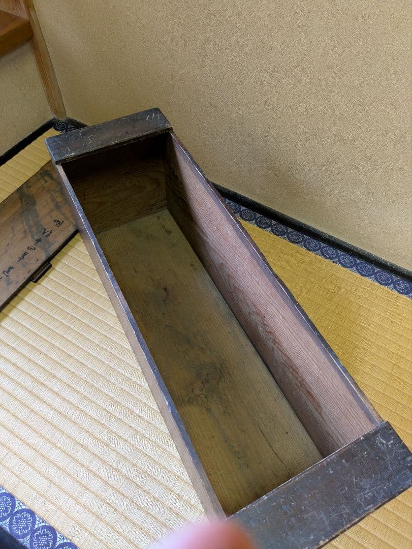 大工工具箱　骨董　木箱　おもちゃ箱　収納箱　蓋付き【明治アンティーク】