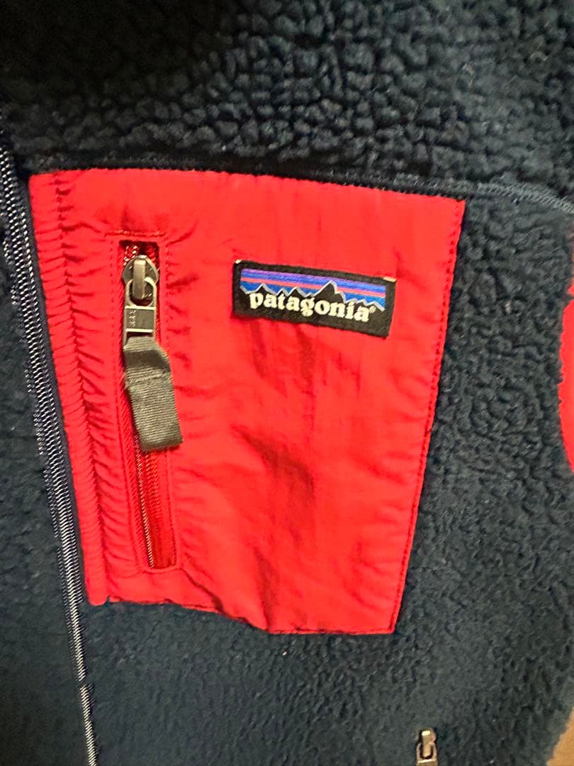 Patagonia フリースベスト ネイビーとレッド