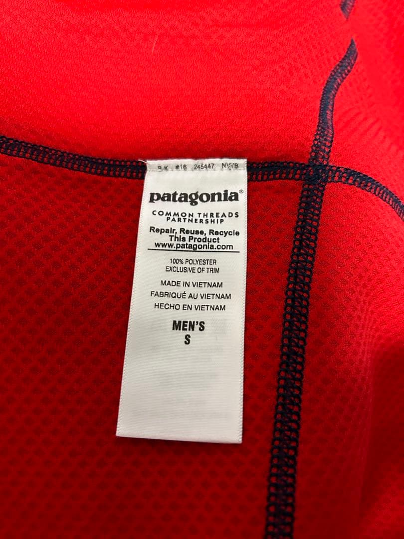 Patagonia フリースベスト ネイビーとレッド