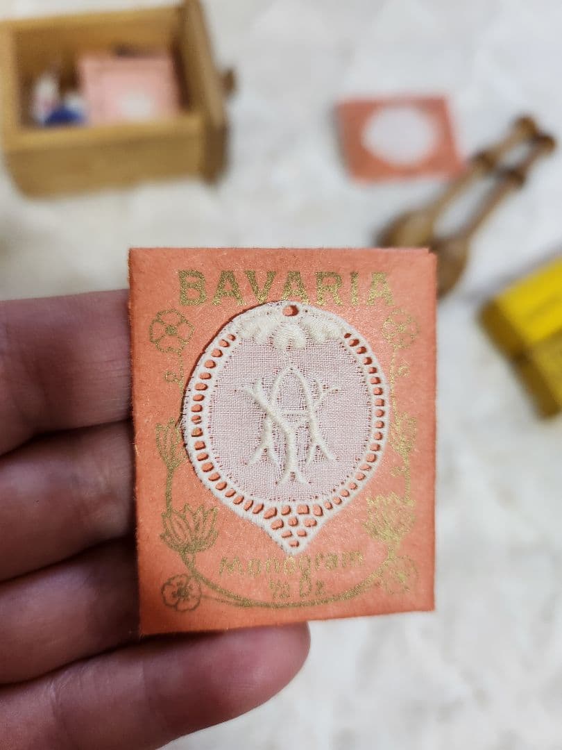 アンティーク 木製の小箱と道具セット刺繍 レース リネンレア貴重品フランス蚤の市