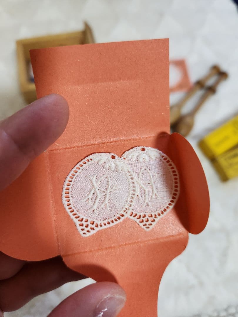 アンティーク 木製の小箱と道具セット刺繍 レース リネンレア貴重品フランス蚤の市