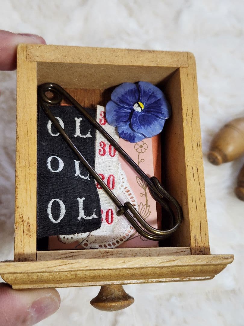 アンティーク 木製の小箱と道具セット刺繍 レース リネンレア貴重品フランス蚤の市