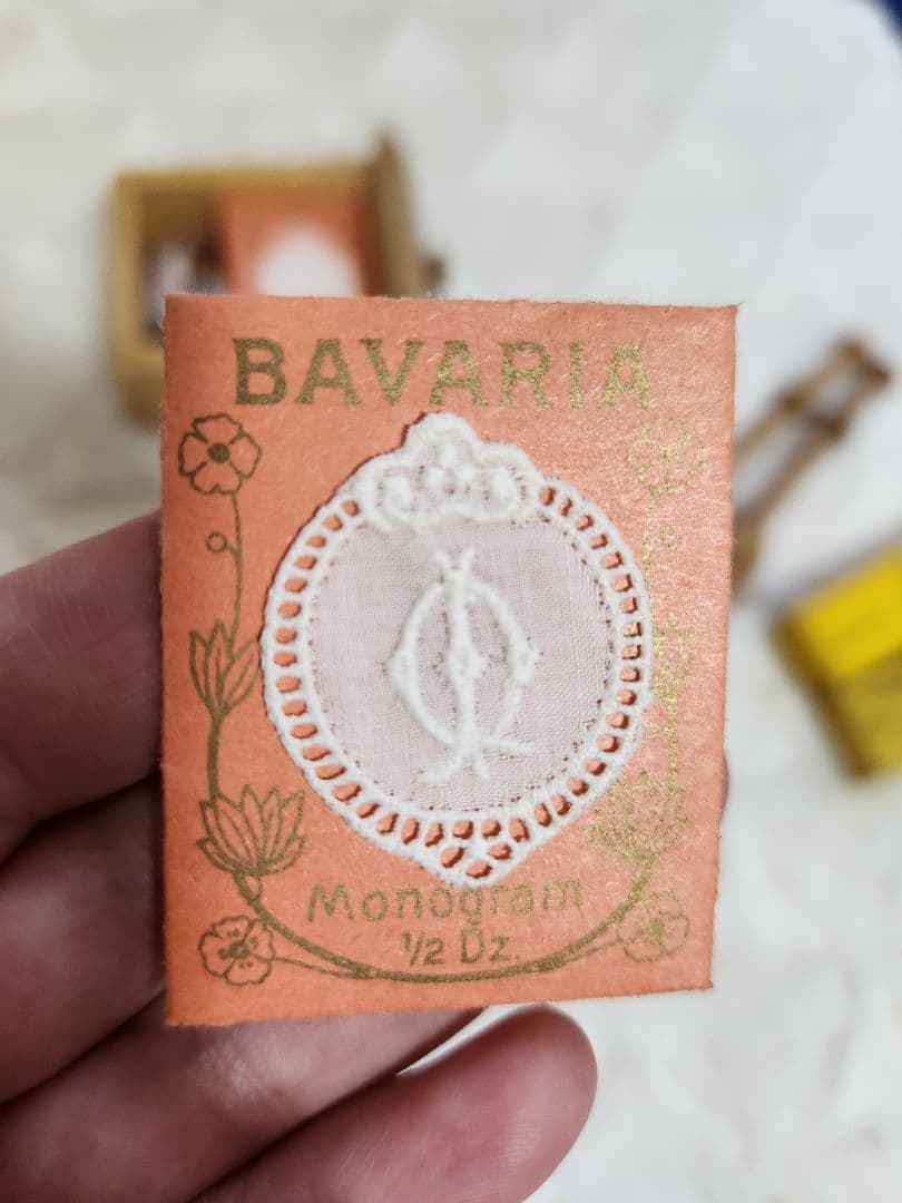 アンティーク 木製の小箱と道具セット刺繍 レース リネンレア貴重品フランス蚤の市