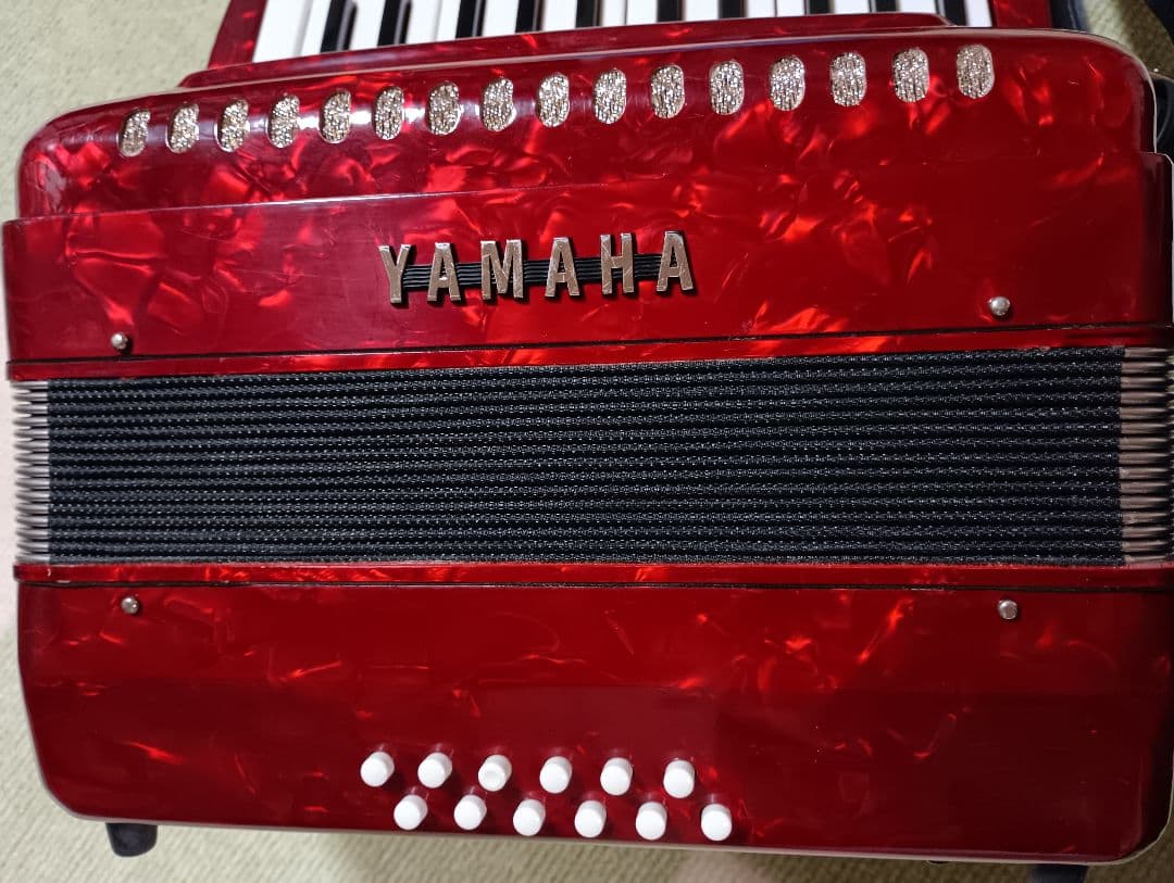 YAMAHA アコーディオン 赤 　ケース付き