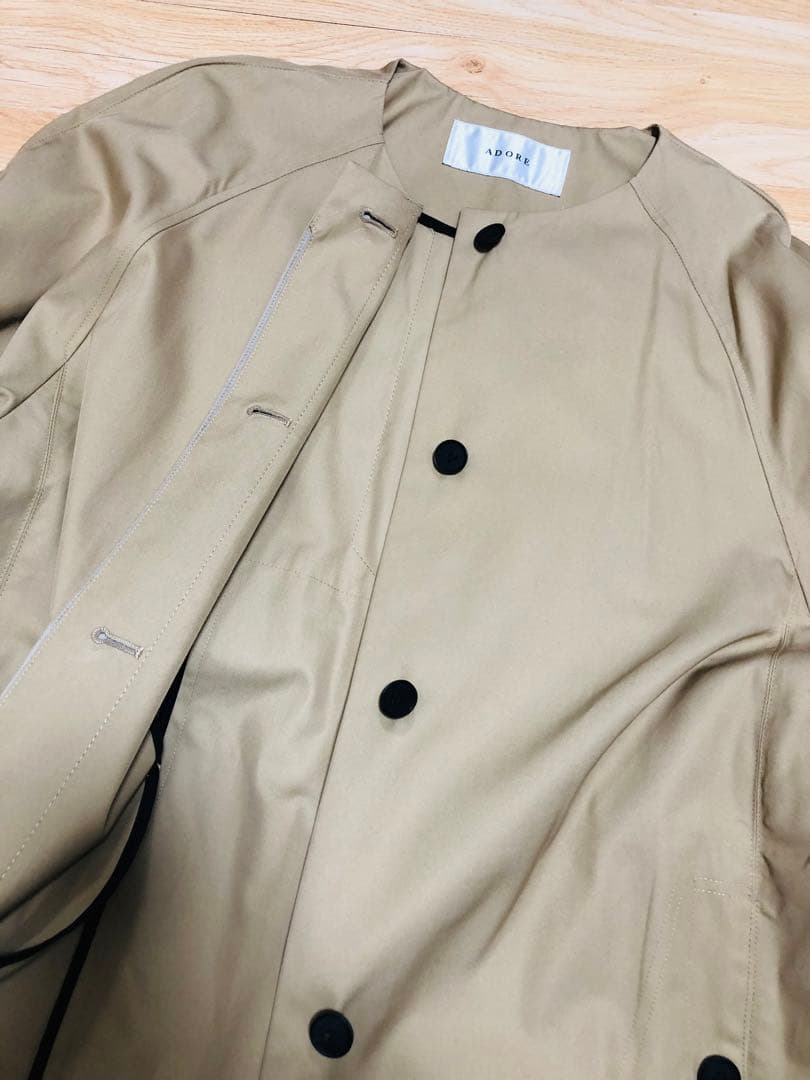 ADORE ノーカラートレンチコート　7万　美品　38 ベージュ