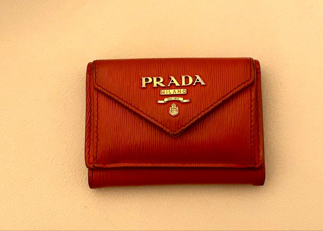 PRADA 赤 レザー 三つ折り財布 お値下げ可能