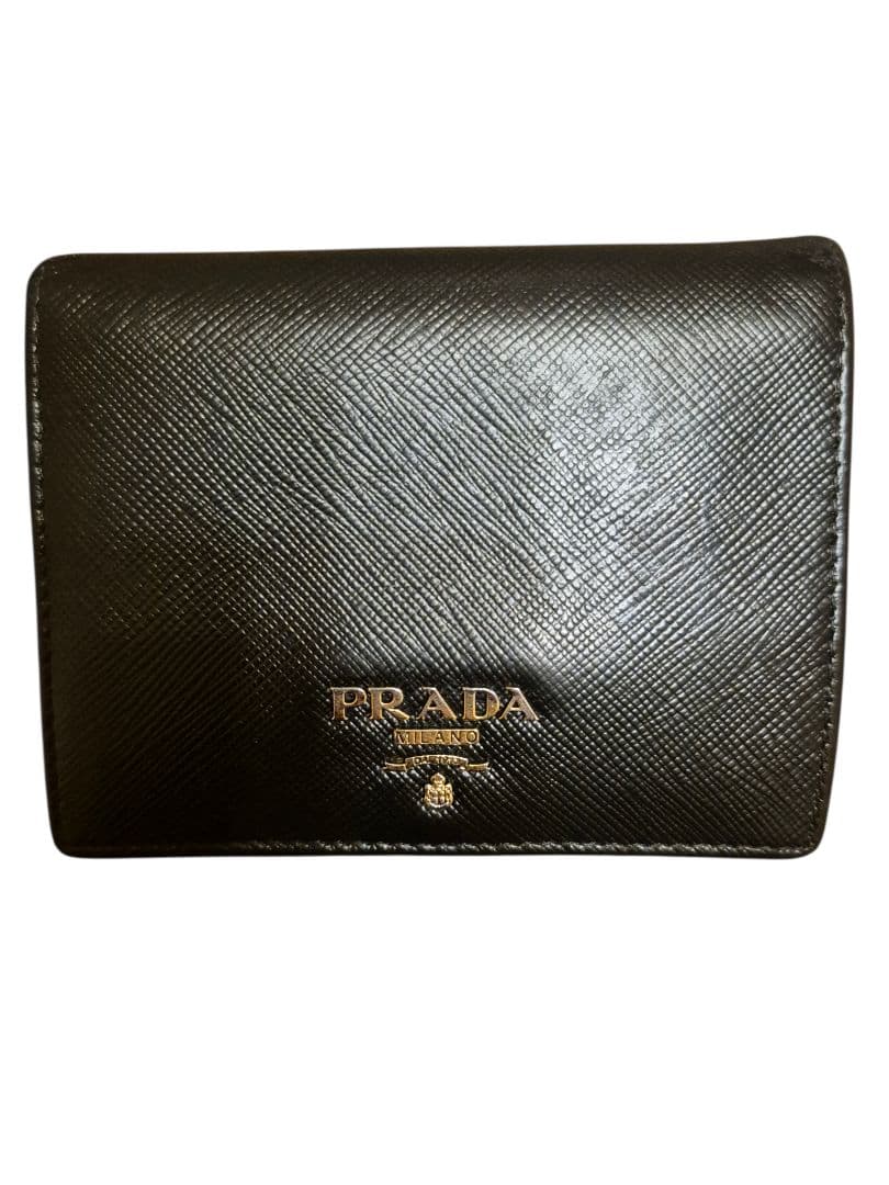 ＰＲＡＤＡ　プラダ　サフィアーノ　二つ折り財布　ブラック革 　　ｐ