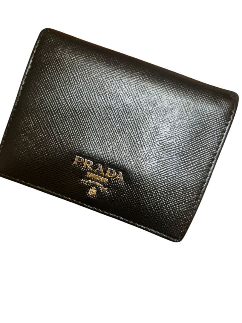 ＰＲＡＤＡ　プラダ　サフィアーノ　二つ折り財布　ブラック革 　　ｐ