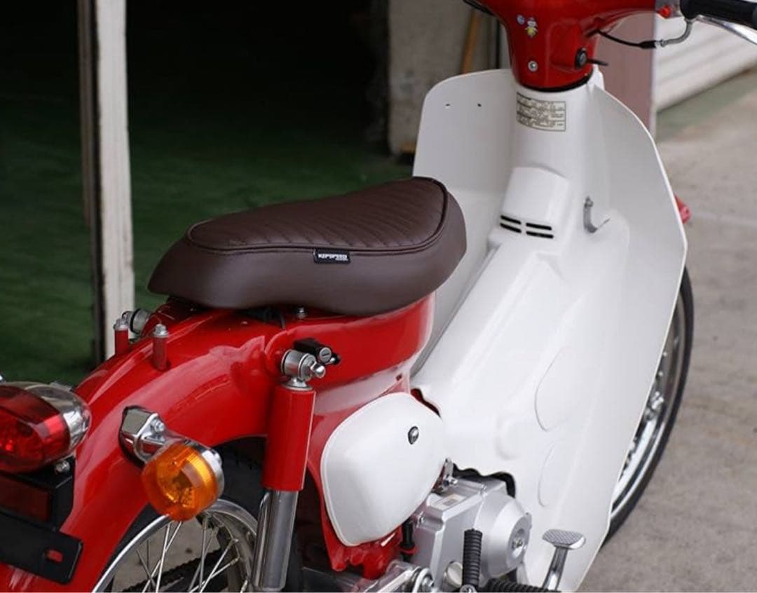 KEPSPEED製 スーパーカブ用 カスタムシート タックロール(ブラウン)