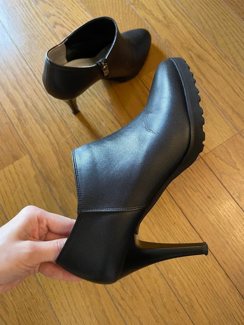 美品　銀座カネマツ　黒 レザー アンクルブーツ ヒール9cm