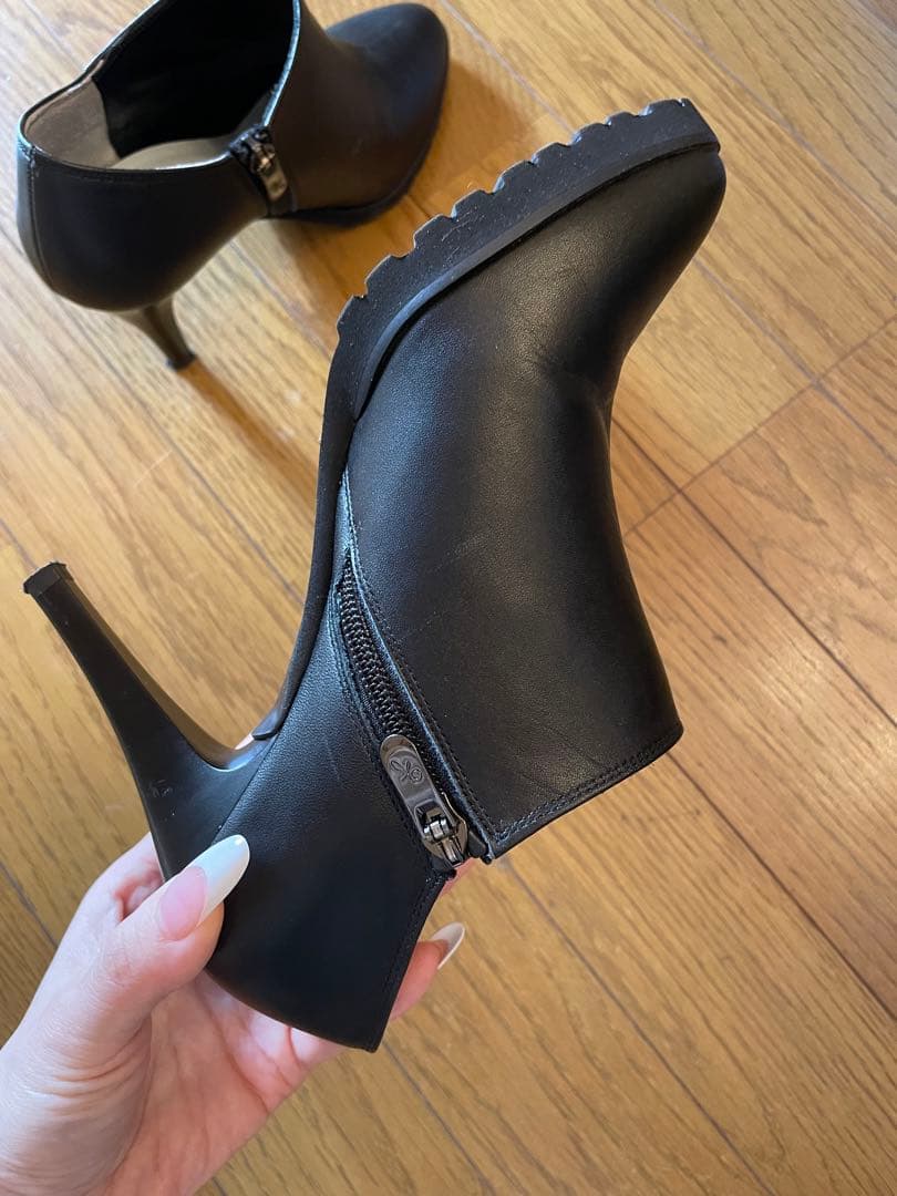 美品　銀座カネマツ　黒 レザー アンクルブーツ ヒール9cm