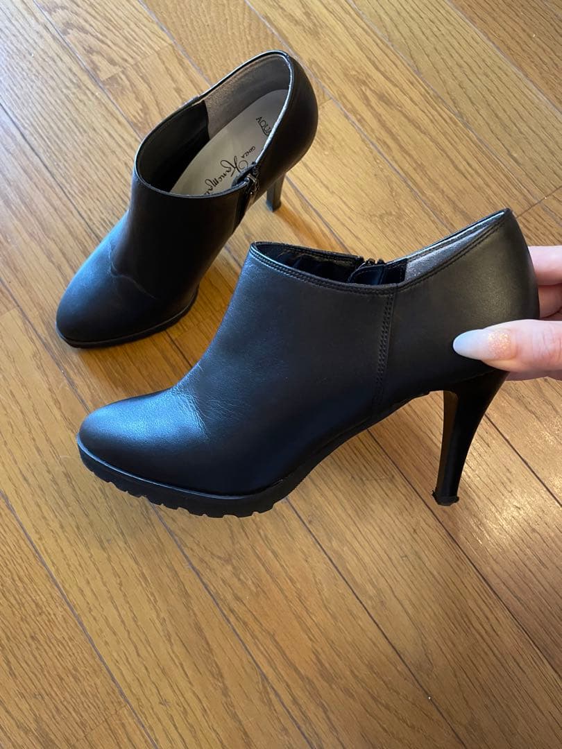 美品　銀座カネマツ　黒 レザー アンクルブーツ ヒール9cm
