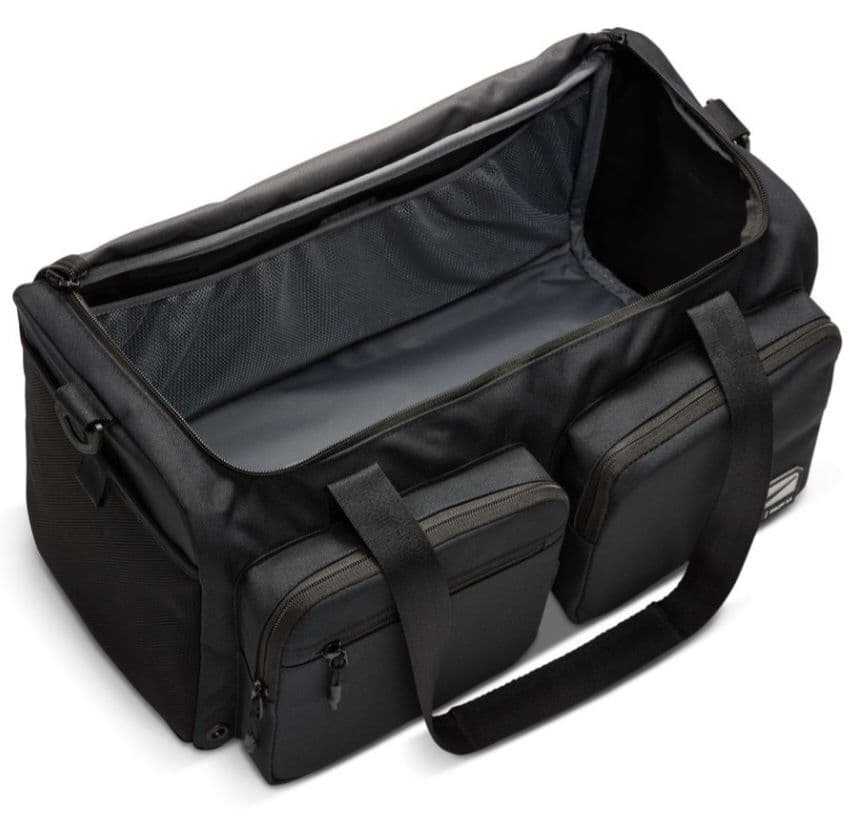 r　新品　安値　Nike ボストンバッグ ブラック/ホワイト 31L