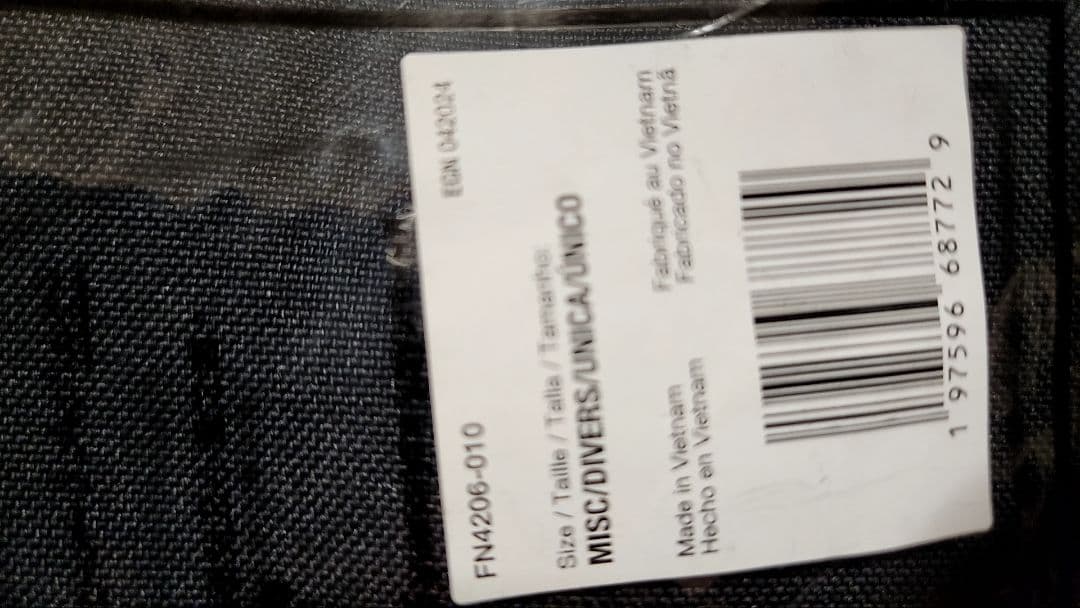r　新品　安値　Nike ボストンバッグ ブラック/ホワイト 31L