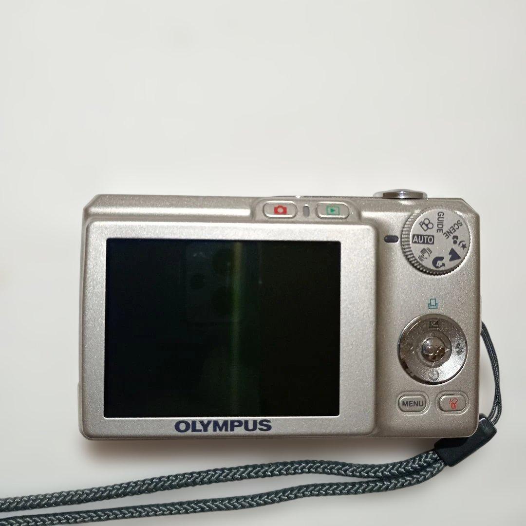 デジカメ　コンデジOLYMPUS オリンパス FE-220D シルバー　中古
