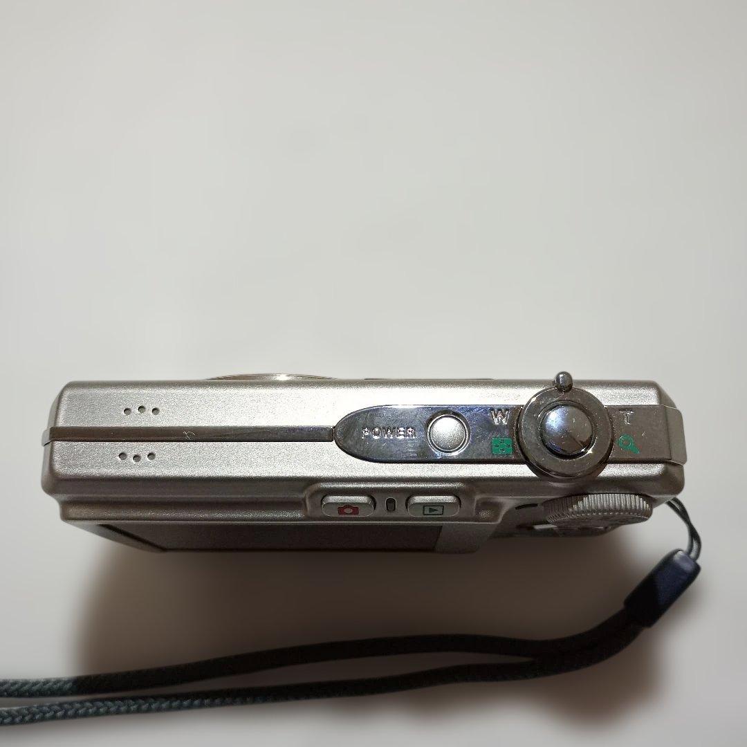 デジカメ　コンデジOLYMPUS オリンパス FE-220D シルバー　中古