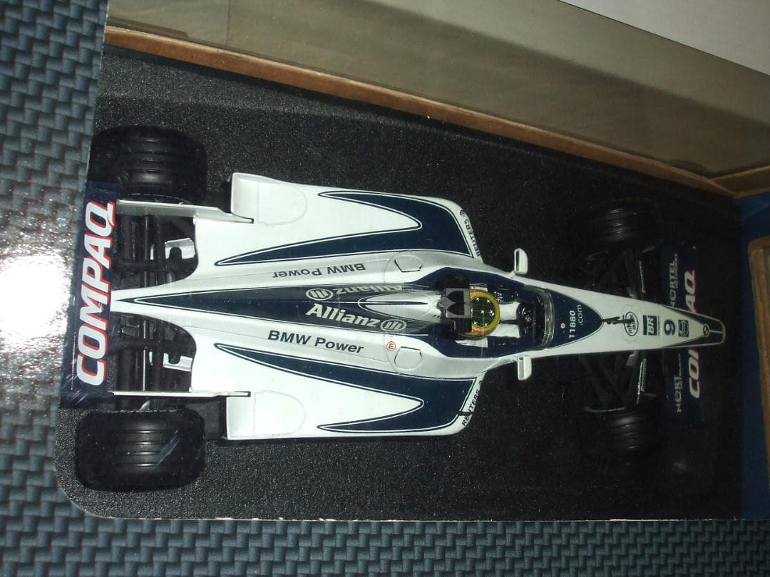 ウィリアムズ　　（ＦＷ２２）　２０００　R・シューマッハ　＃９　１／１８