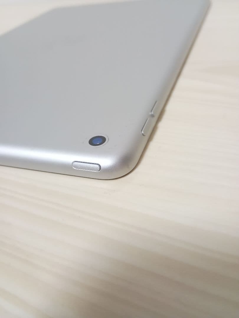 Apple iPad 第七世代　32GB シルバー 本体