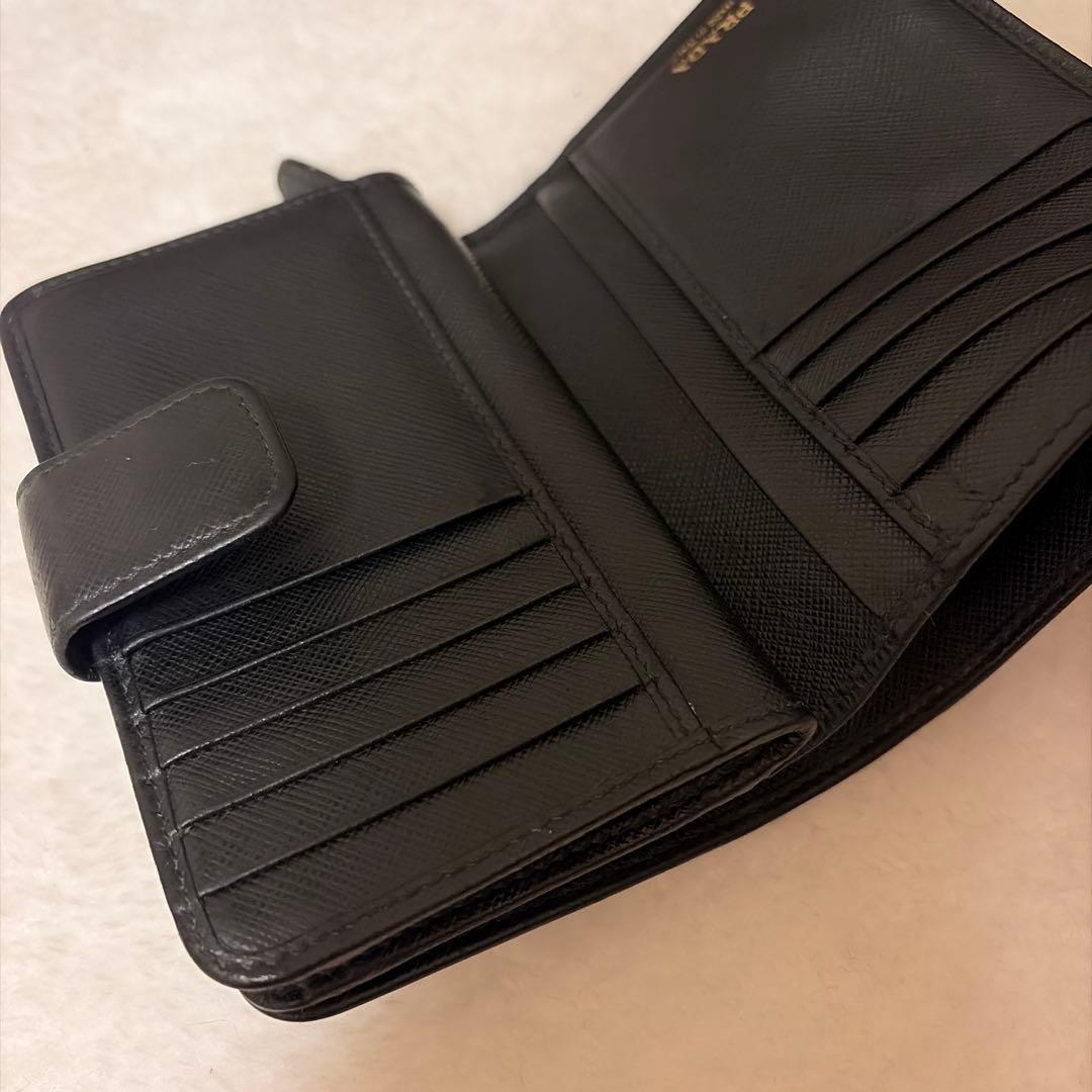 PRADA ブラックレザー 二つ折り財布 プラダ 黒 カードケース 小銭入れ付き