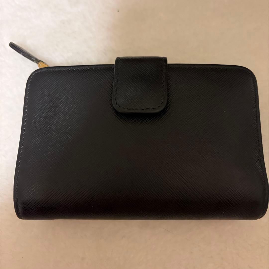 PRADA ブラックレザー 二つ折り財布 プラダ 黒 カードケース 小銭入れ付き