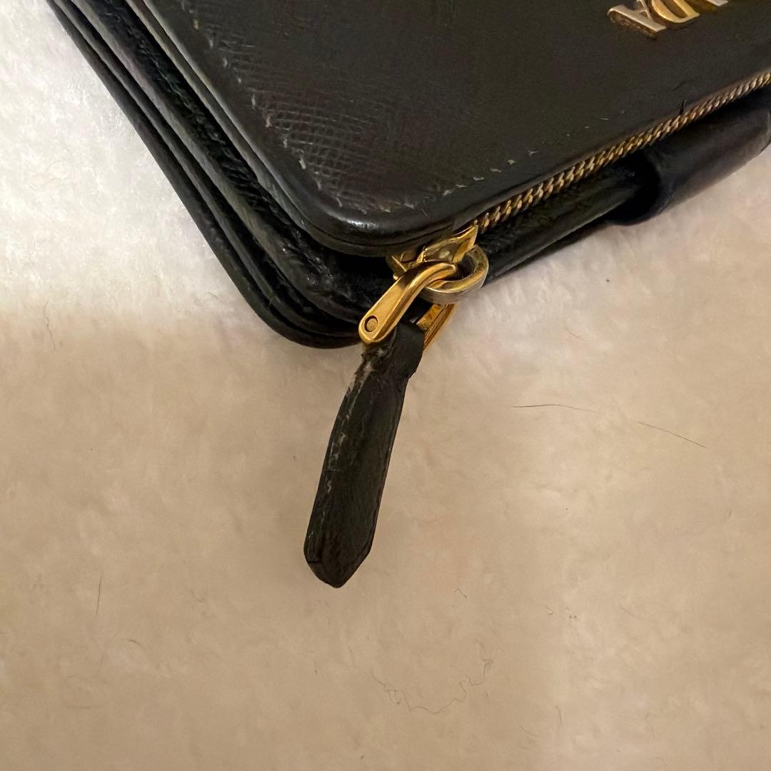 PRADA ブラックレザー 二つ折り財布 プラダ 黒 カードケース 小銭入れ付き