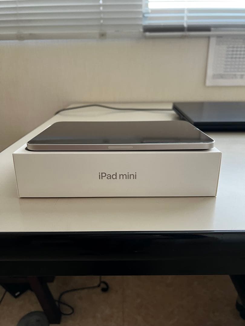 Apple iPad mini ７世代　シルバー 本体