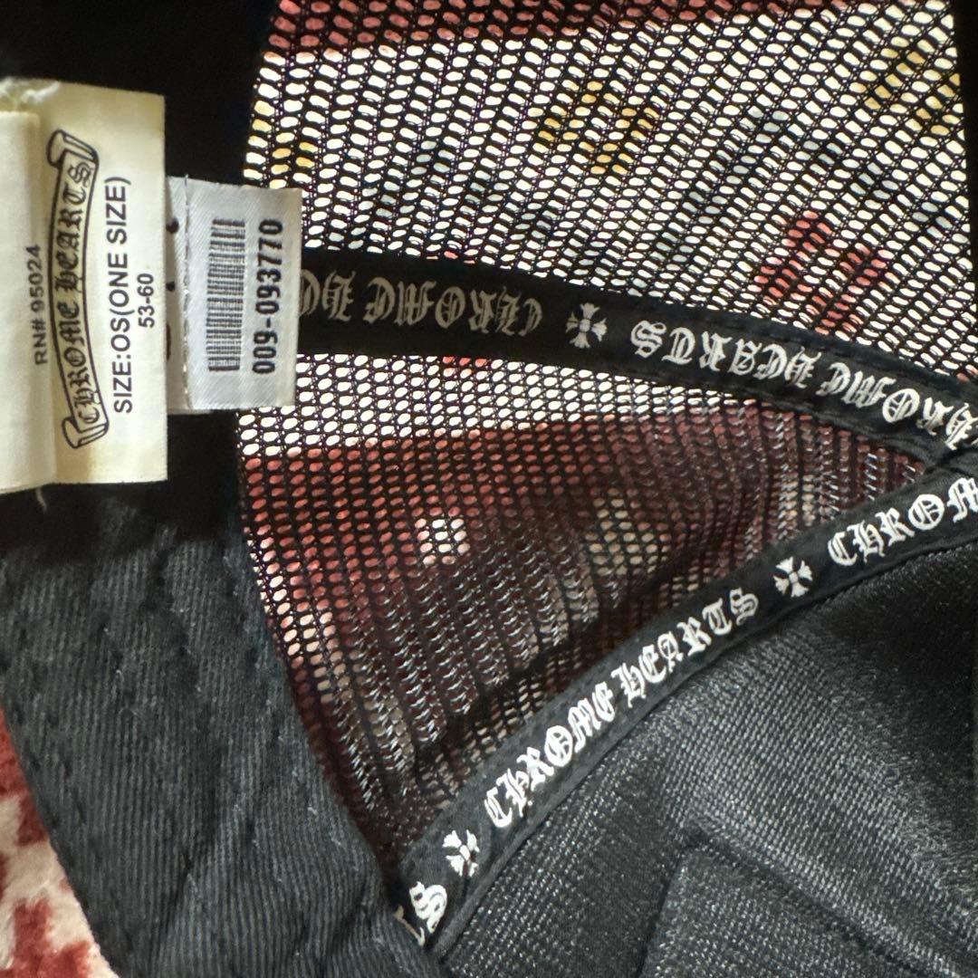 CHROME HEARTS ブラックトラッカーキャップ