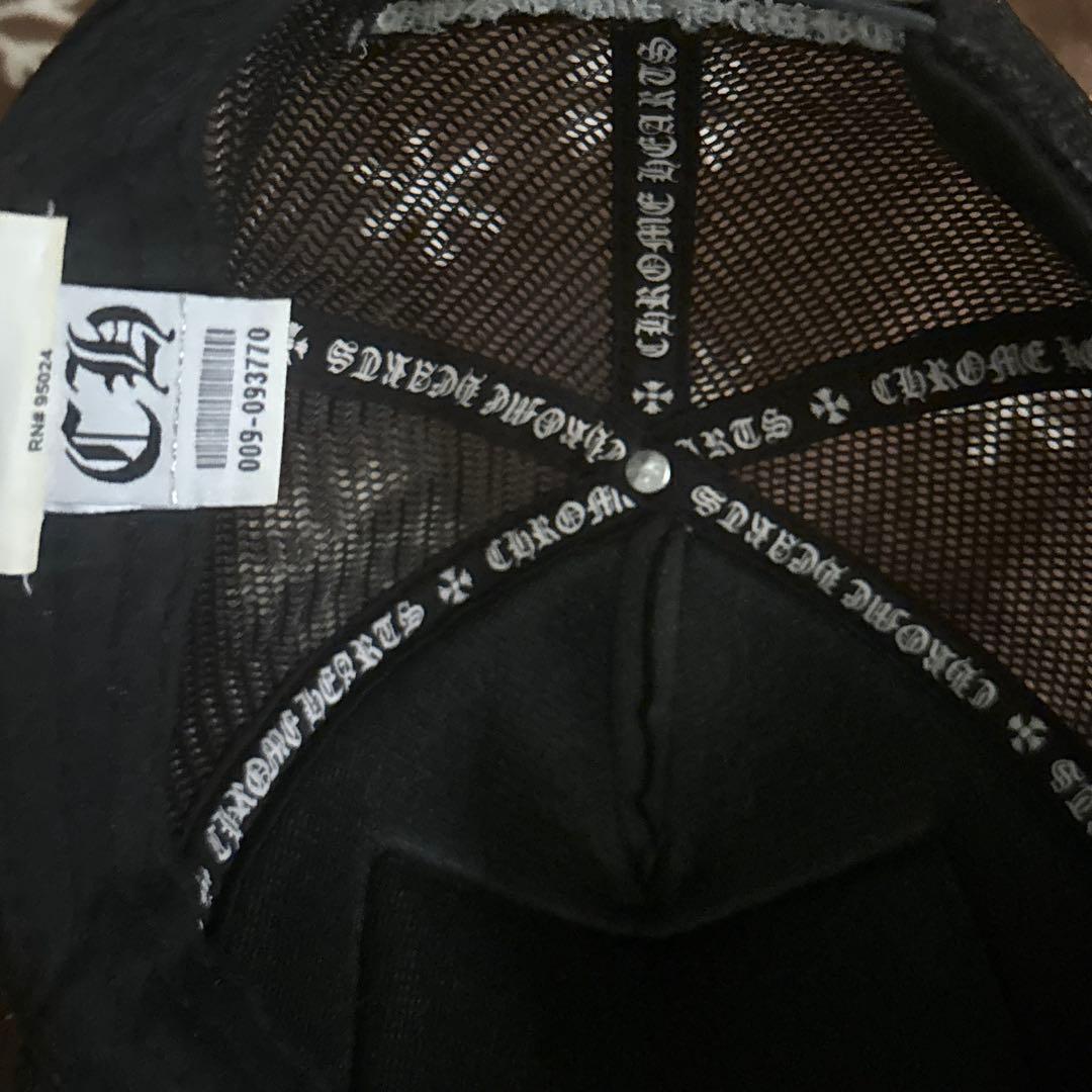 CHROME HEARTS ブラックトラッカーキャップ