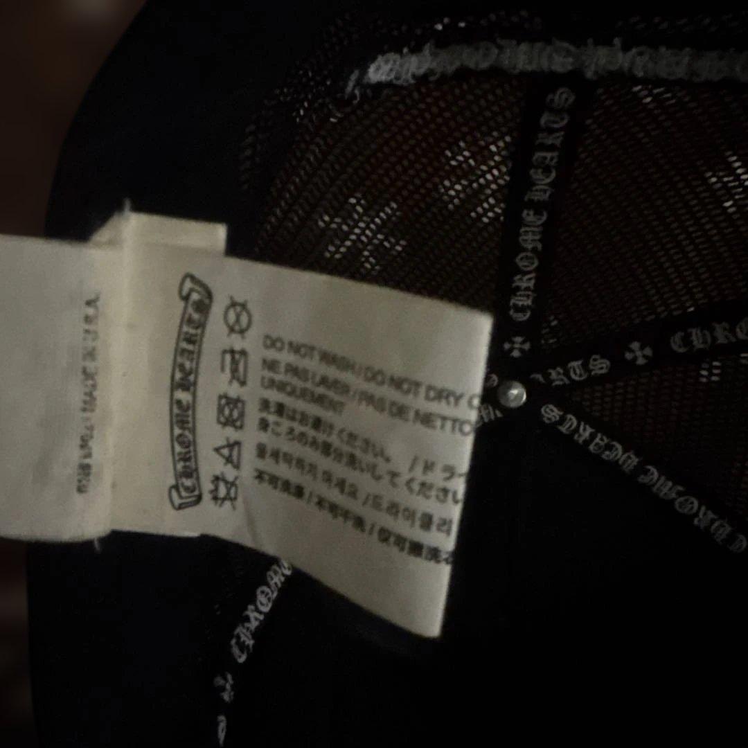 CHROME HEARTS ブラックトラッカーキャップ