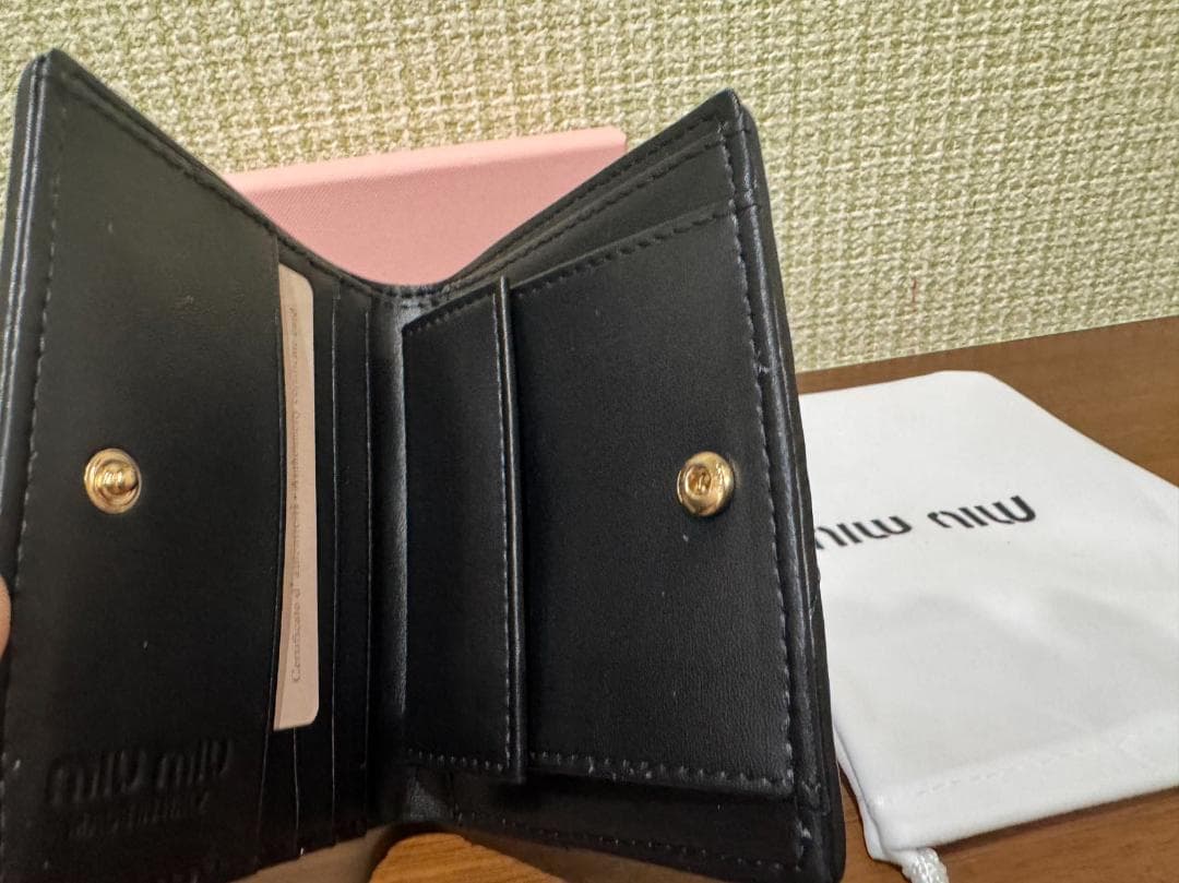MIU MIU マテラッセレザー 二つ折り財布 ブラック