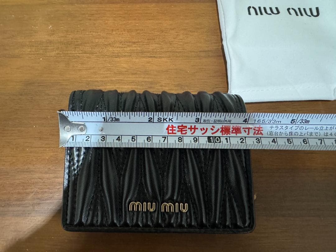 MIU MIU マテラッセレザー 二つ折り財布 ブラック