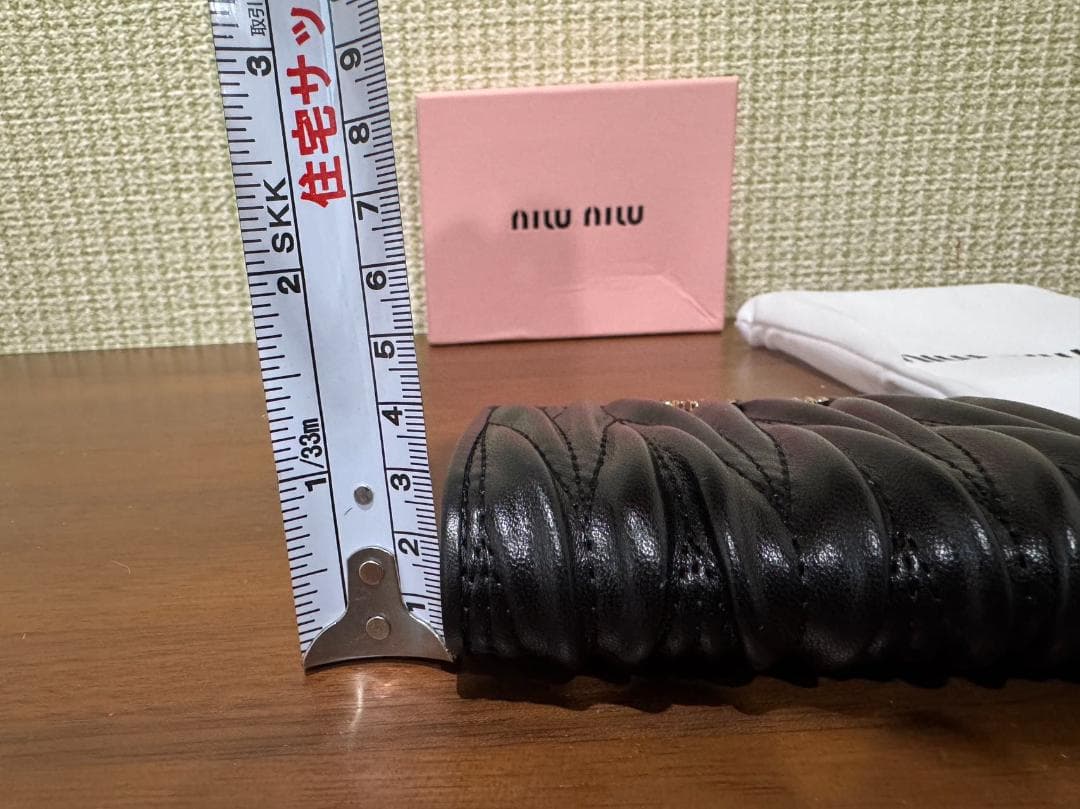 MIU MIU マテラッセレザー 二つ折り財布 ブラック