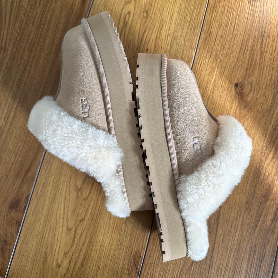 UGG DISQUETTE 厚底ムートンブーツ　ベージュ