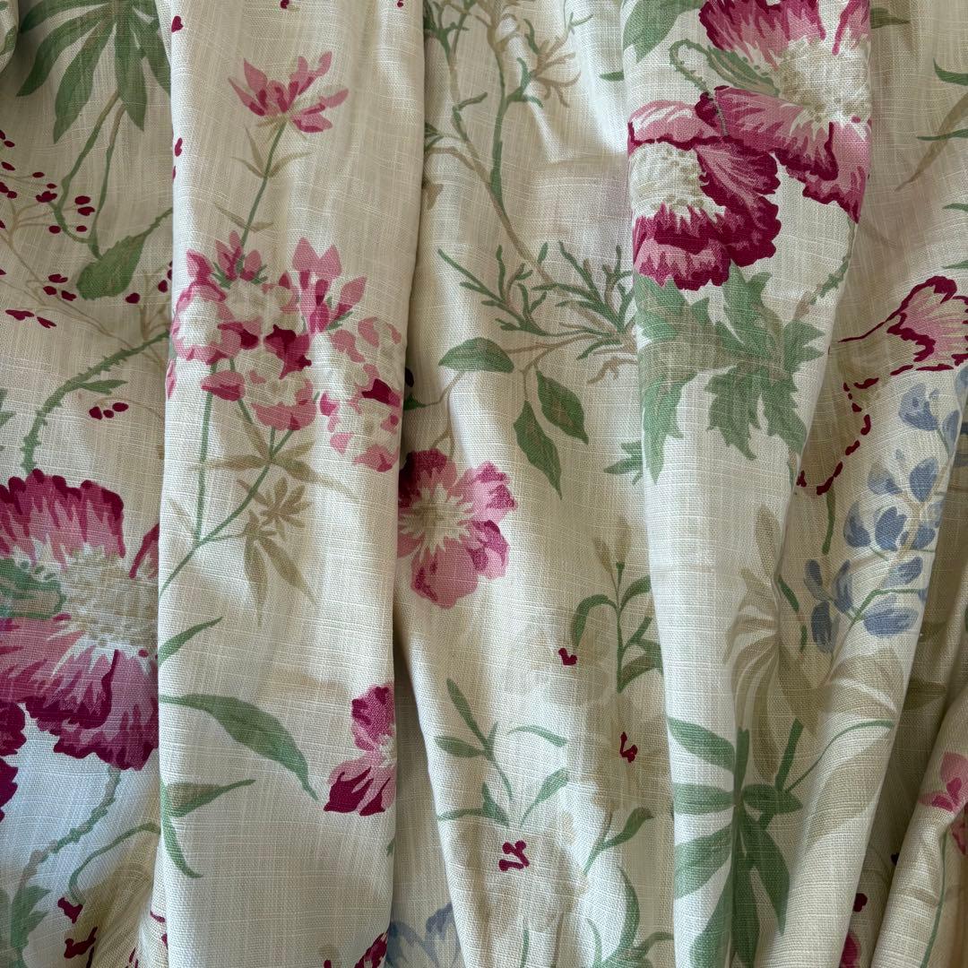 ★LAURA ASHLEY カーテン大きめ 2枚セット★