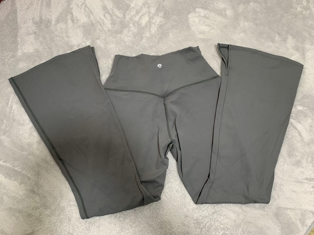 【新品タグ付き】 【SUKALA】ベーシックフレアパンツ　レギンス 　Ｌサイズ