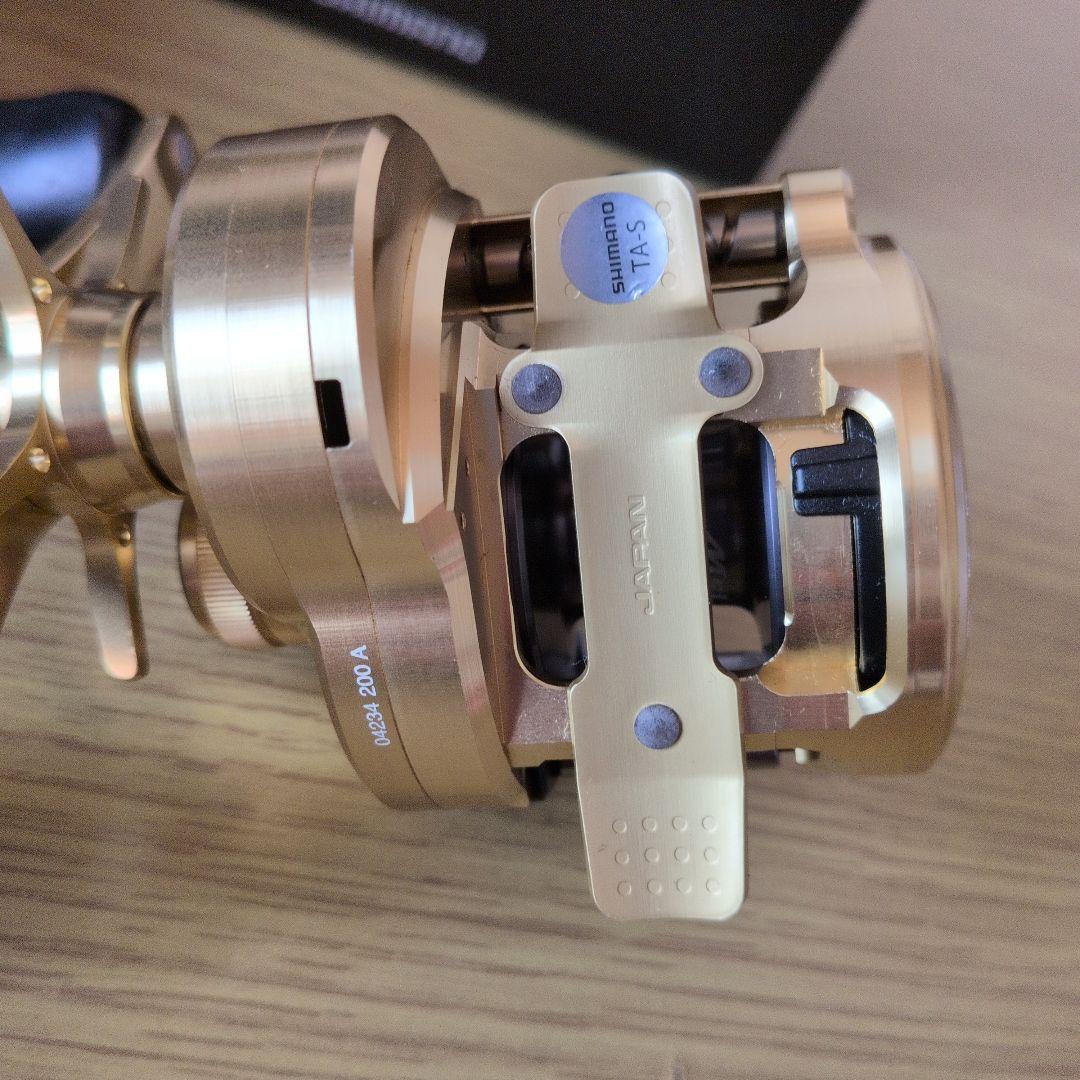 リール SHIMANO CALCUTTA CONQUEST 200