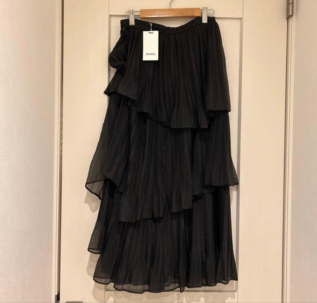 スナイデルSustainableプリーツティアードロングスカート
