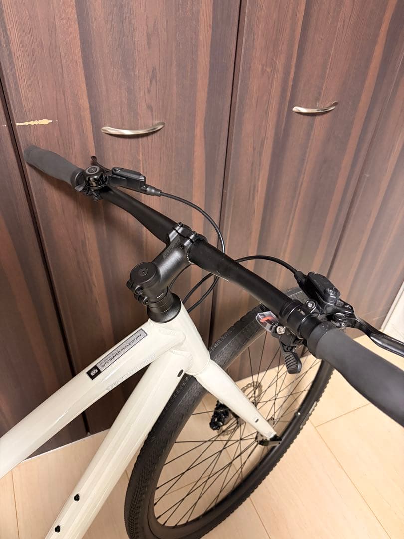 Specialized SIRRUS X 2.0 2025 ホワイトS サイズ