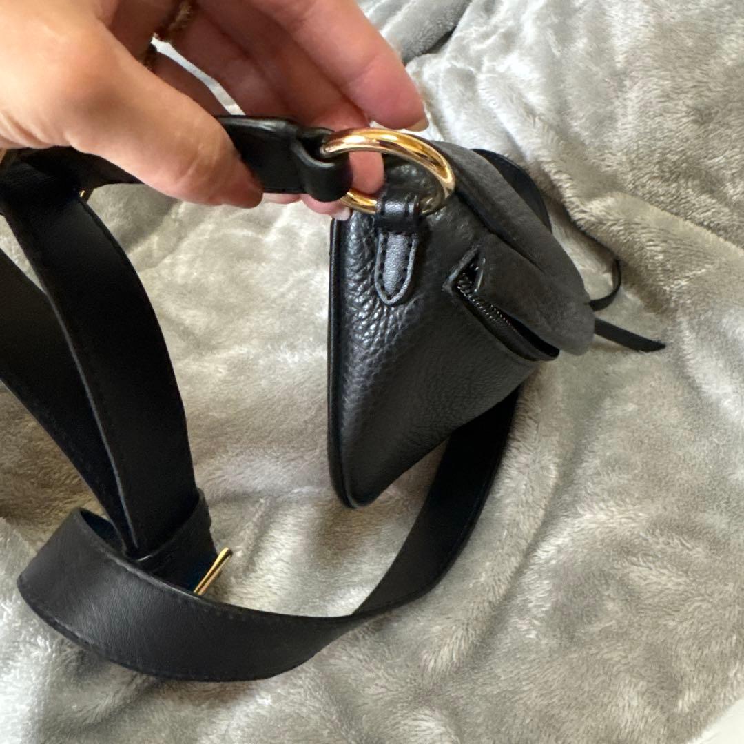 MICHAEL KORS ブラックレザー ボディバッグ