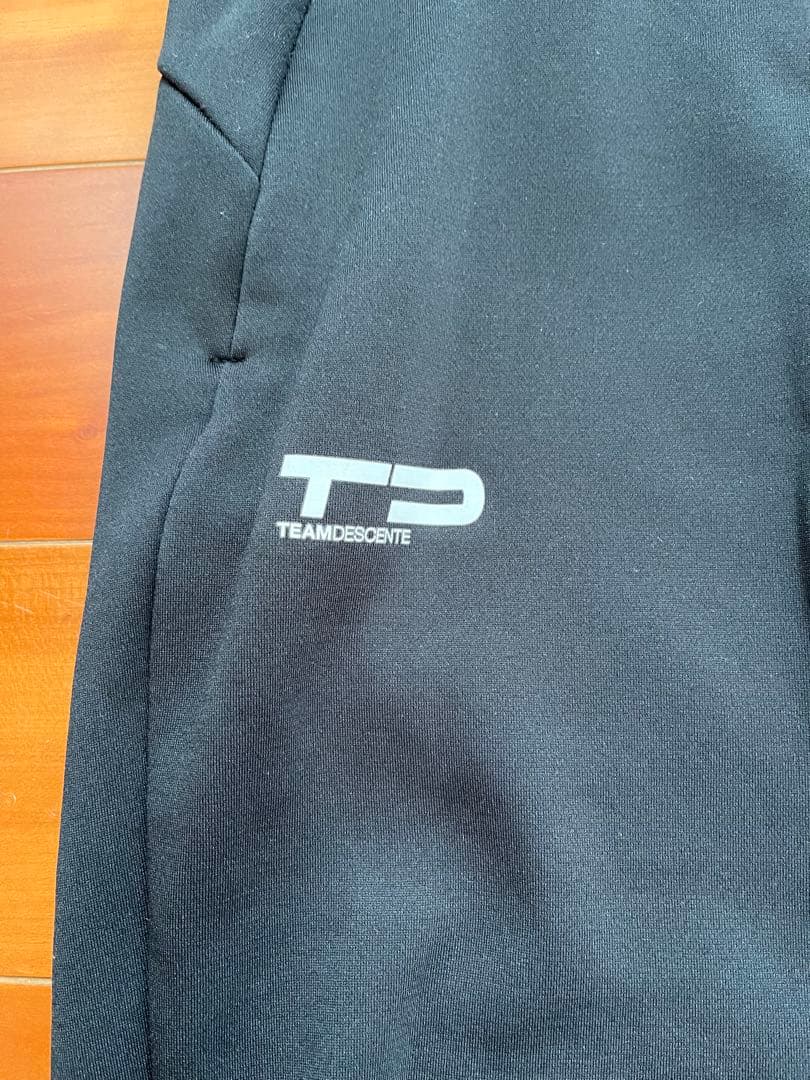 TEAM DESCENTE フード付きジャージ上下セット ブラック　【非売品】