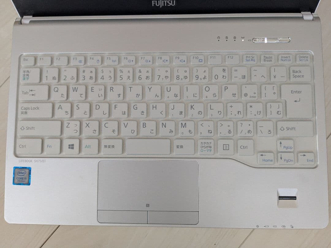 Fujitsu 13.3インチノートPC LIFEBOOK SH75/B1