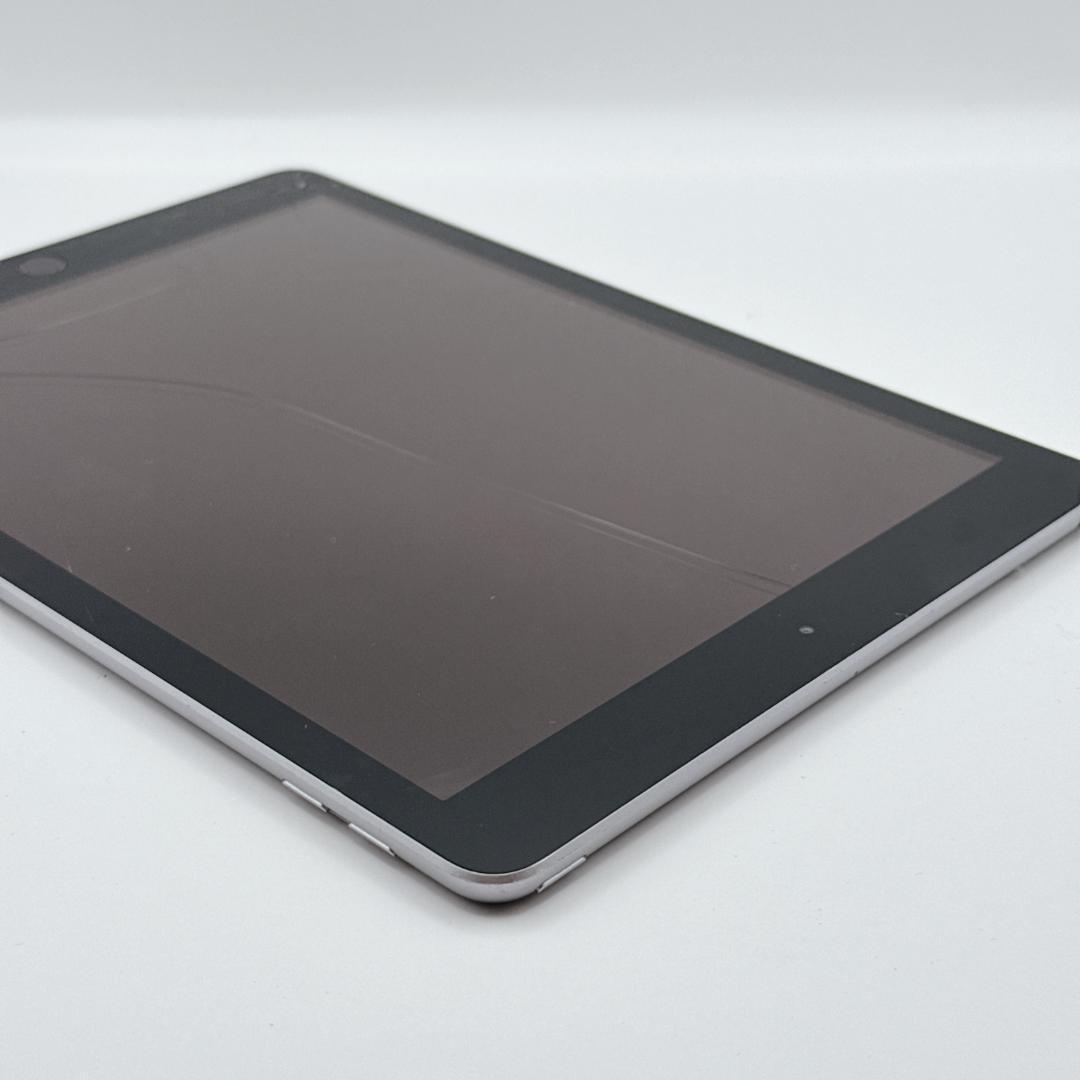 iPad (第6世代) 32GB Wi-Fiモデル MR7F2J/A