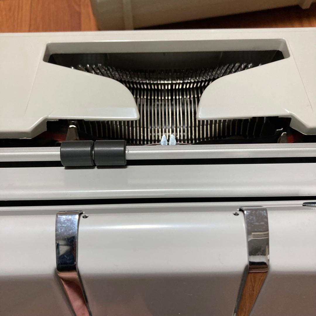 タイプライター　HERMES3000 ヘルメス　蚤の市　アンティーク