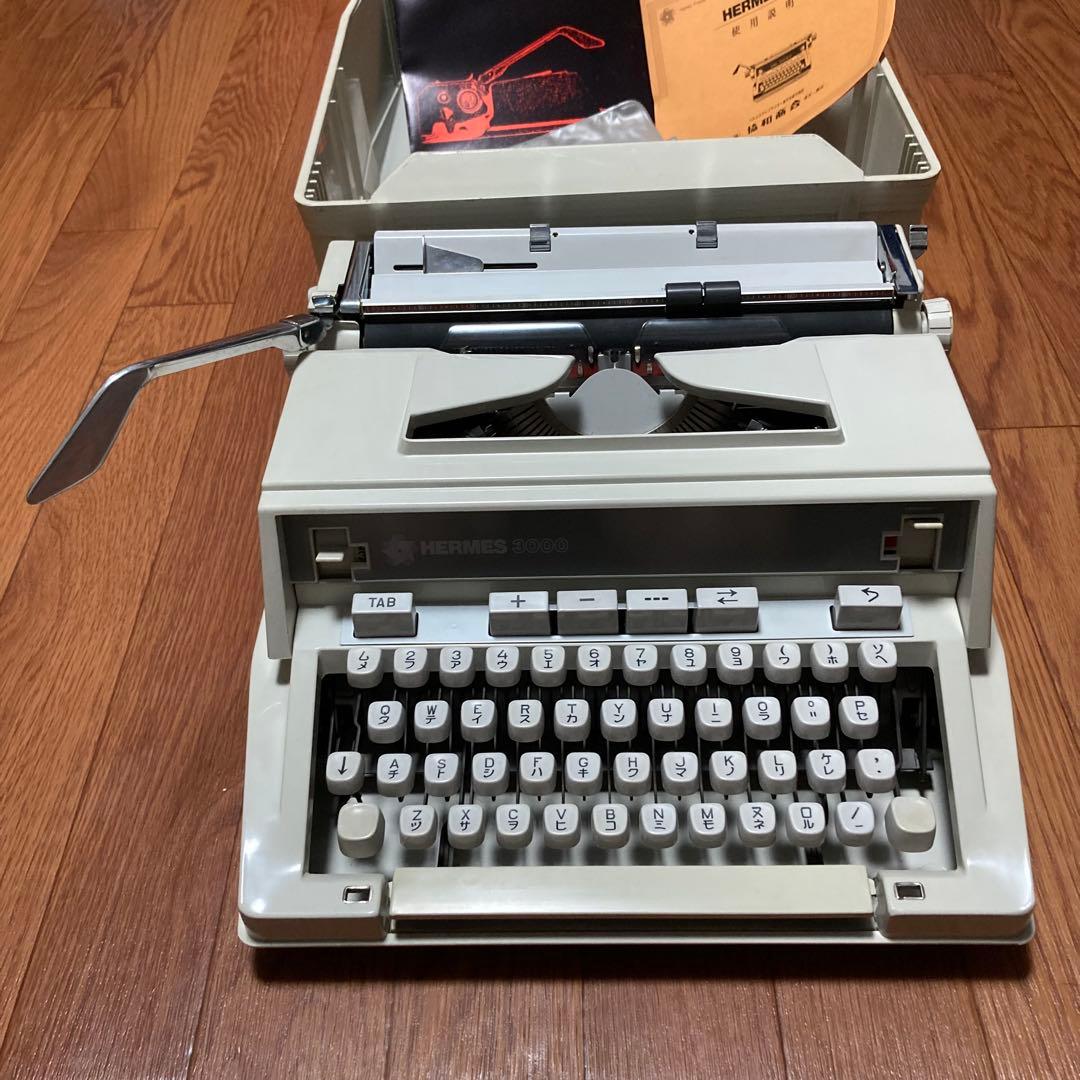 タイプライター　HERMES3000 ヘルメス　蚤の市　アンティーク