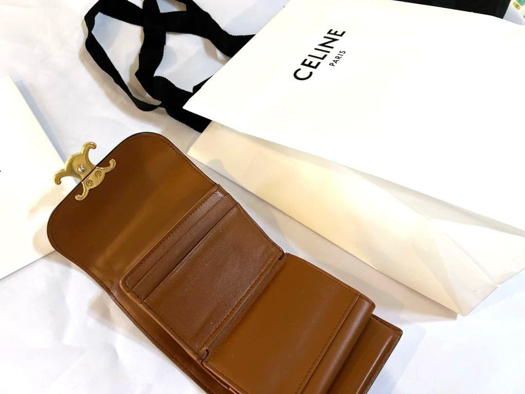 【CELINE】セリーヌトリオンフ三つ折り財布　タンブラウン　箱袋保存袋付き