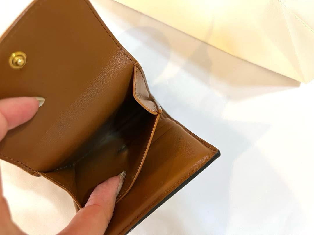 【CELINE】セリーヌトリオンフ三つ折り財布　タンブラウン　箱袋保存袋付き