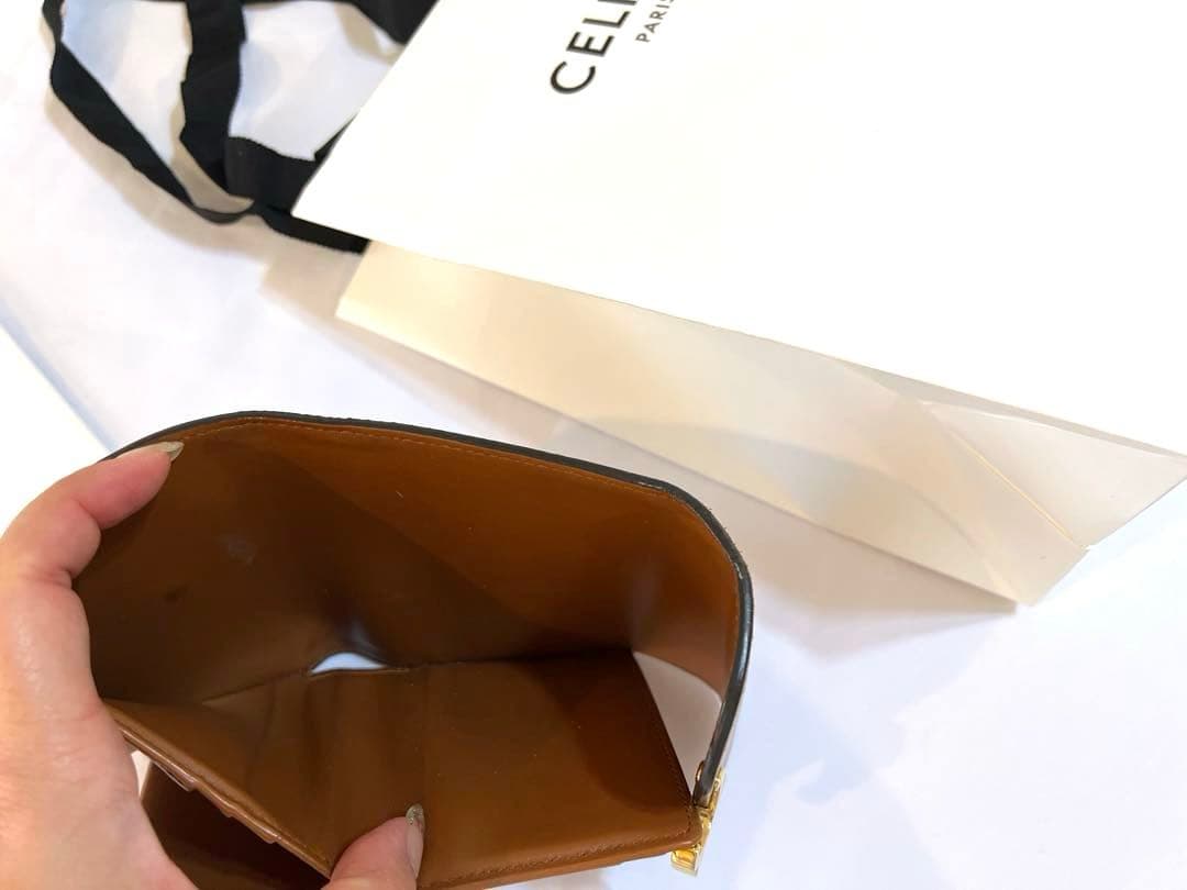 【CELINE】セリーヌトリオンフ三つ折り財布　タンブラウン　箱袋保存袋付き