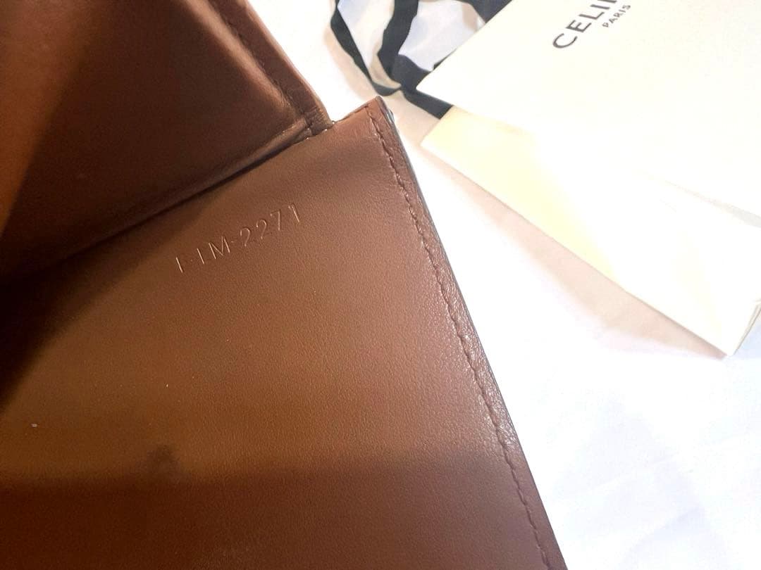 【CELINE】セリーヌトリオンフ三つ折り財布　タンブラウン　箱袋保存袋付き