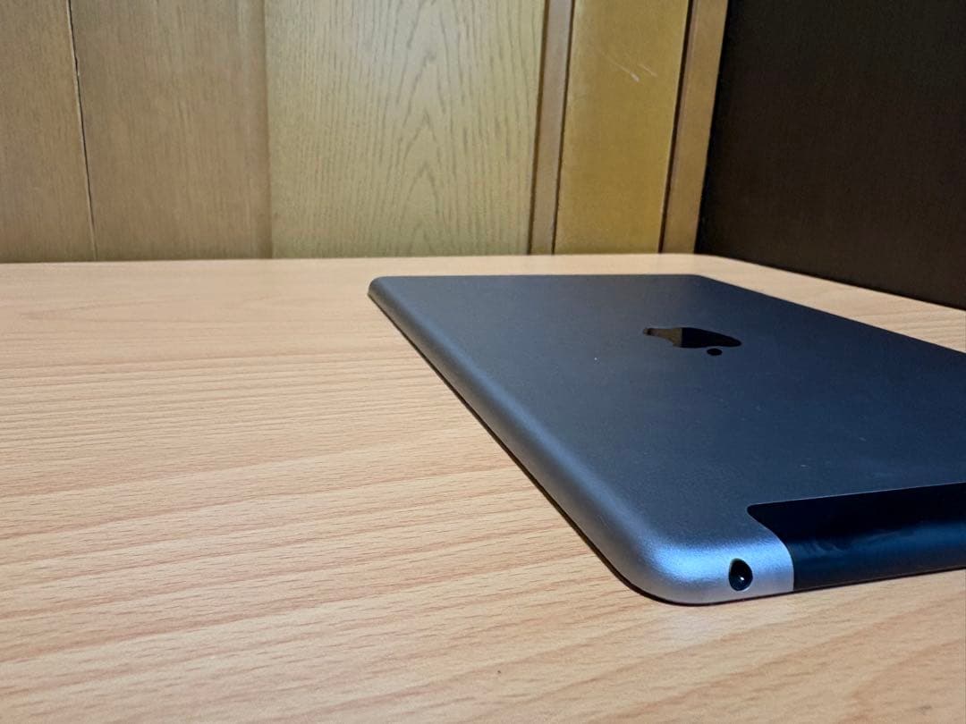 Apple iPad 9.7インチ スペースグレー３２GB