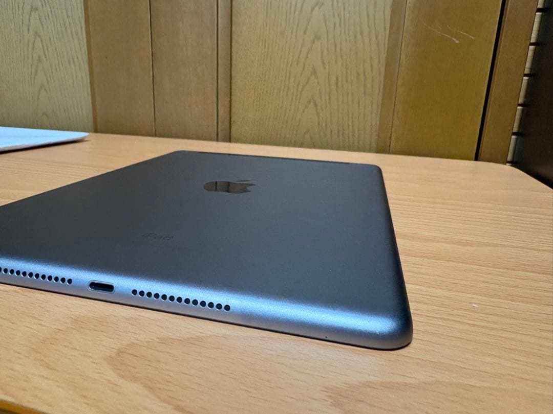 Apple iPad 9.7インチ スペースグレー３２GB
